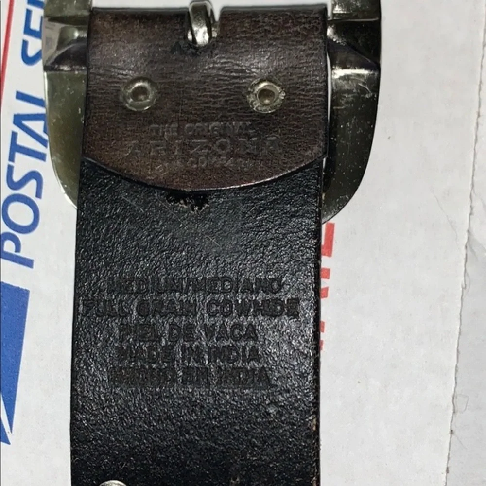 Arizona Belt Size Medium Pre Owned 35 inches end of buckle to third hole 5 holes